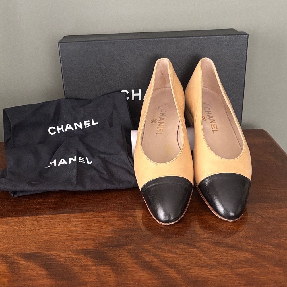 CHANEL Women's Black and Cream Heels
